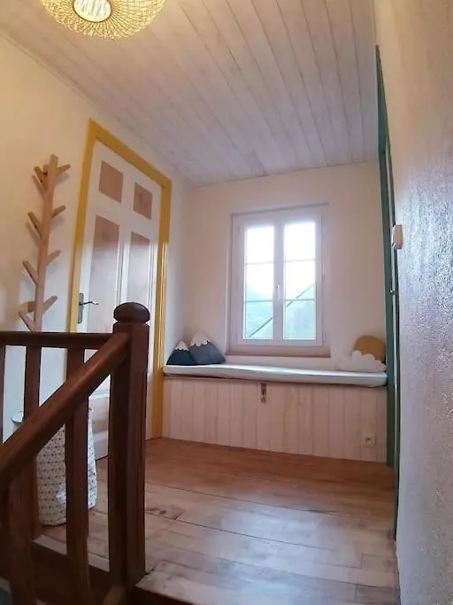 Vue Imprenable Sur La Riviere. Villa Sarrancolin