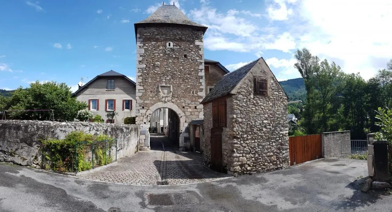 Vue Imprenable Sur La Riviere. Villa Sarrancolin Holiday home